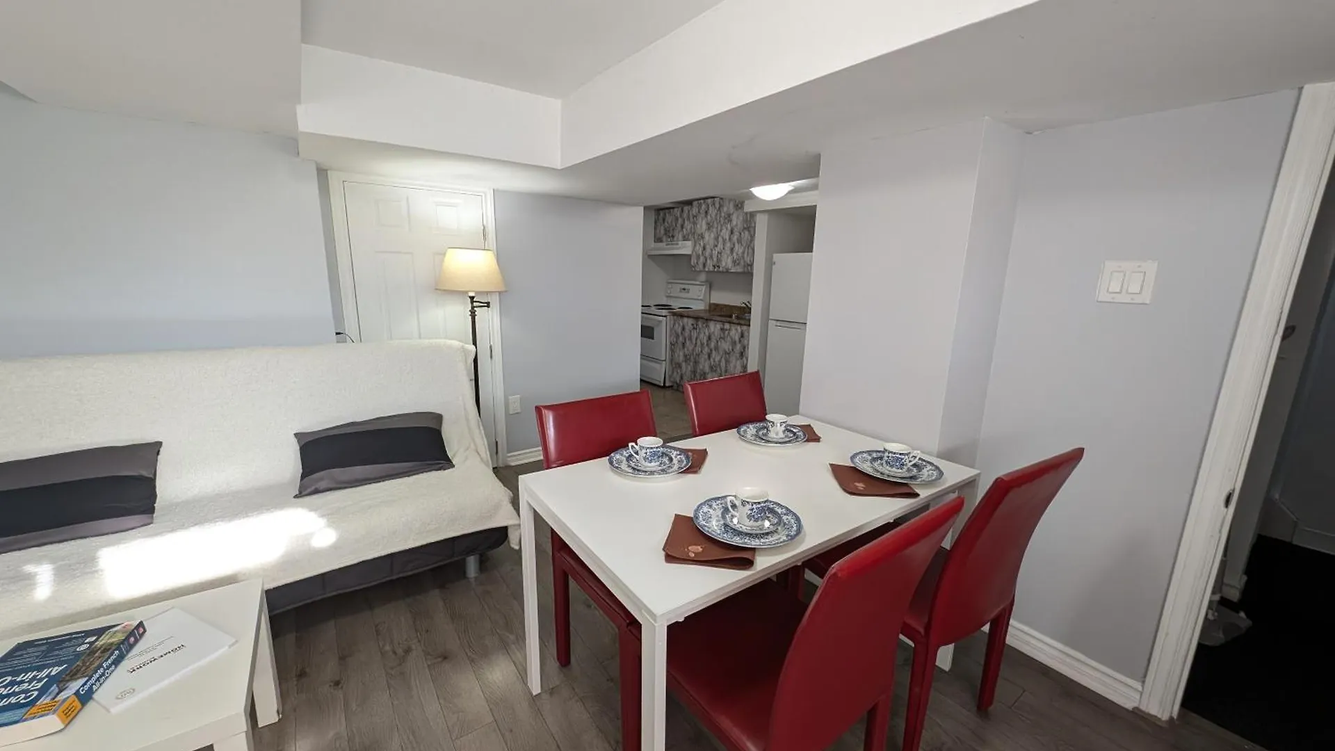 Apartman Private 1-Bedroom Basement Apt, 10 Min To Airport ,Big Windows, Separate Entrance Toronto
