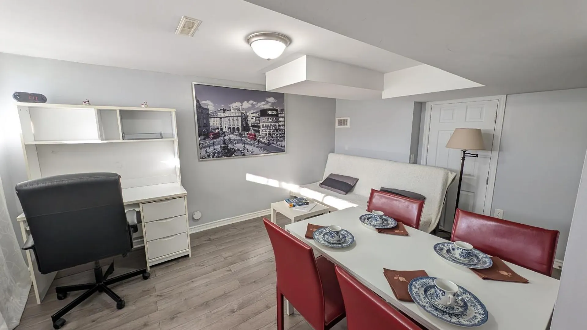 Private 1-Bedroom Basement Apt, 10 Min To Airport ,Big Windows, Separate Entrance Toronto