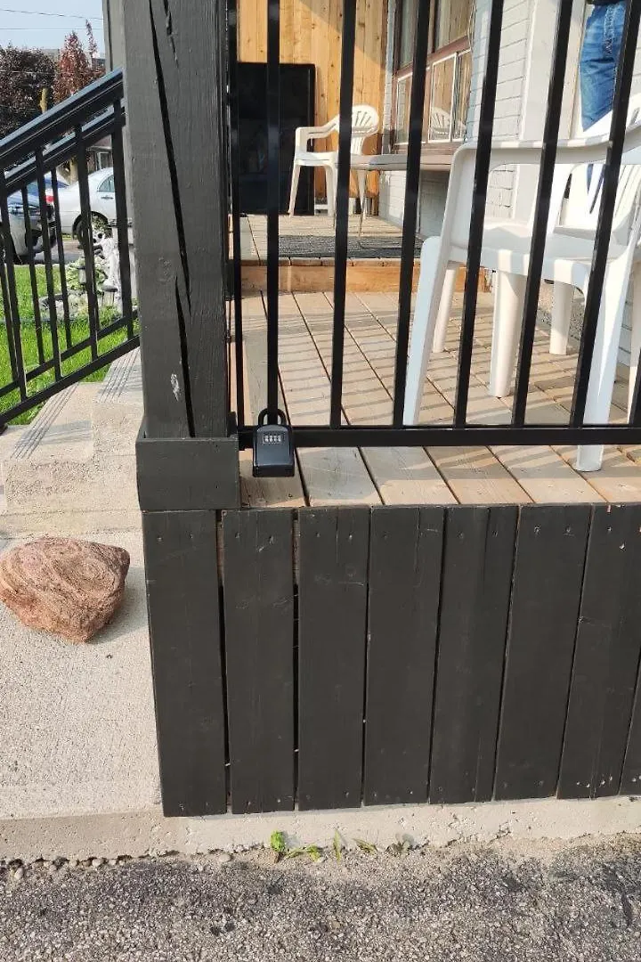 Apartamento Private 1-Bedroom Basement Apt, 10 Min To Airport ,Big Windows, Separate Entrance Toronto Canadá